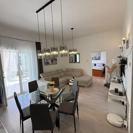 Apartment M& I *